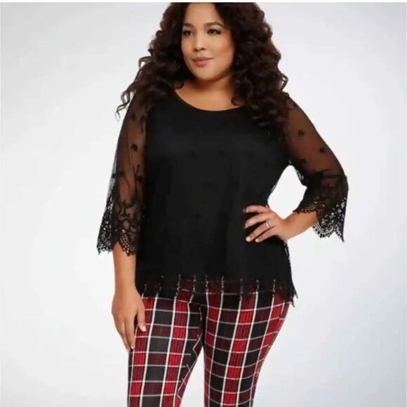 Torrid Black Lace Overlay Embroidered Blouse Size 1 or 1X - Picture 1 of 9